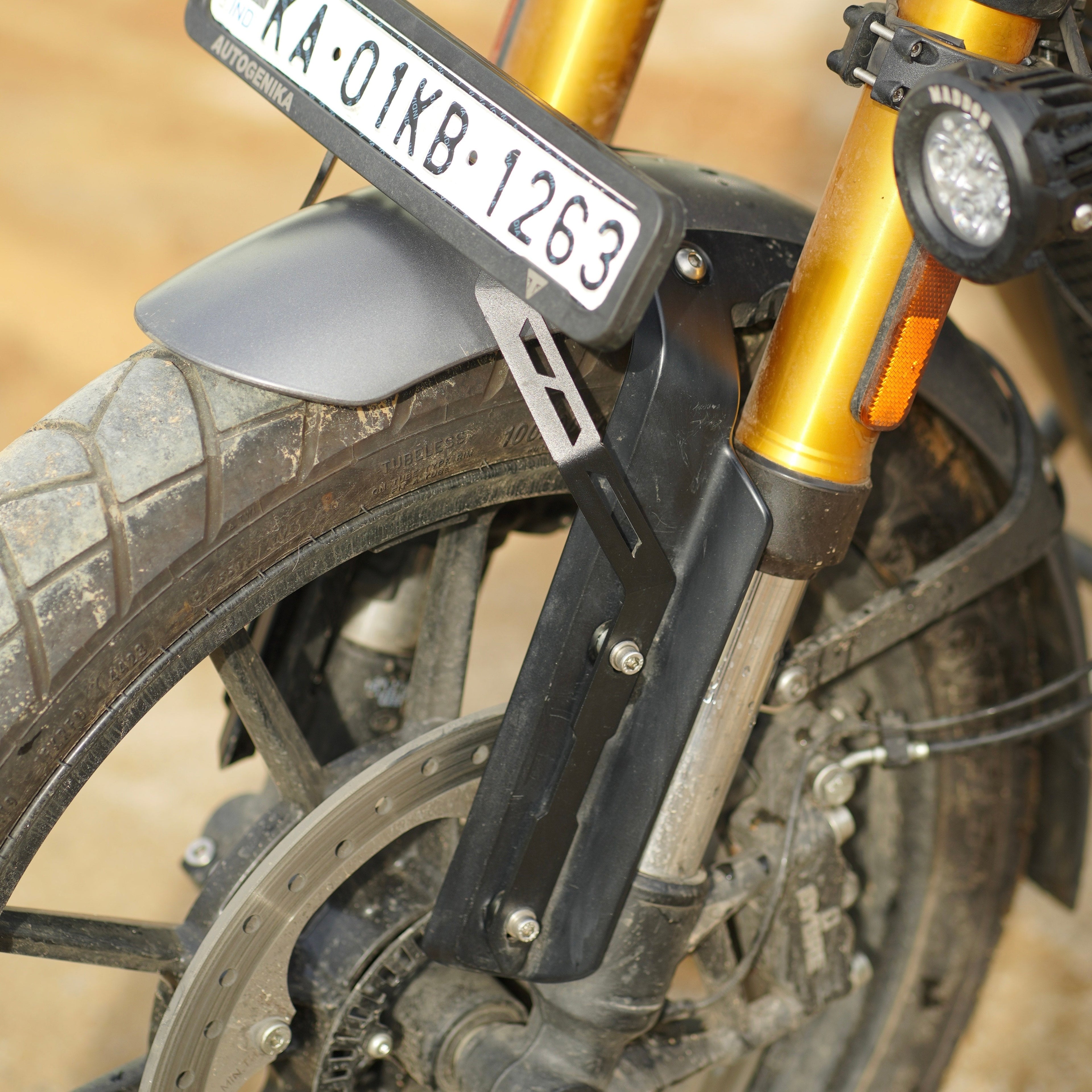 NUMBER PLATE HOLDER FOR TRIUMPH SCRAMBLER 400X
