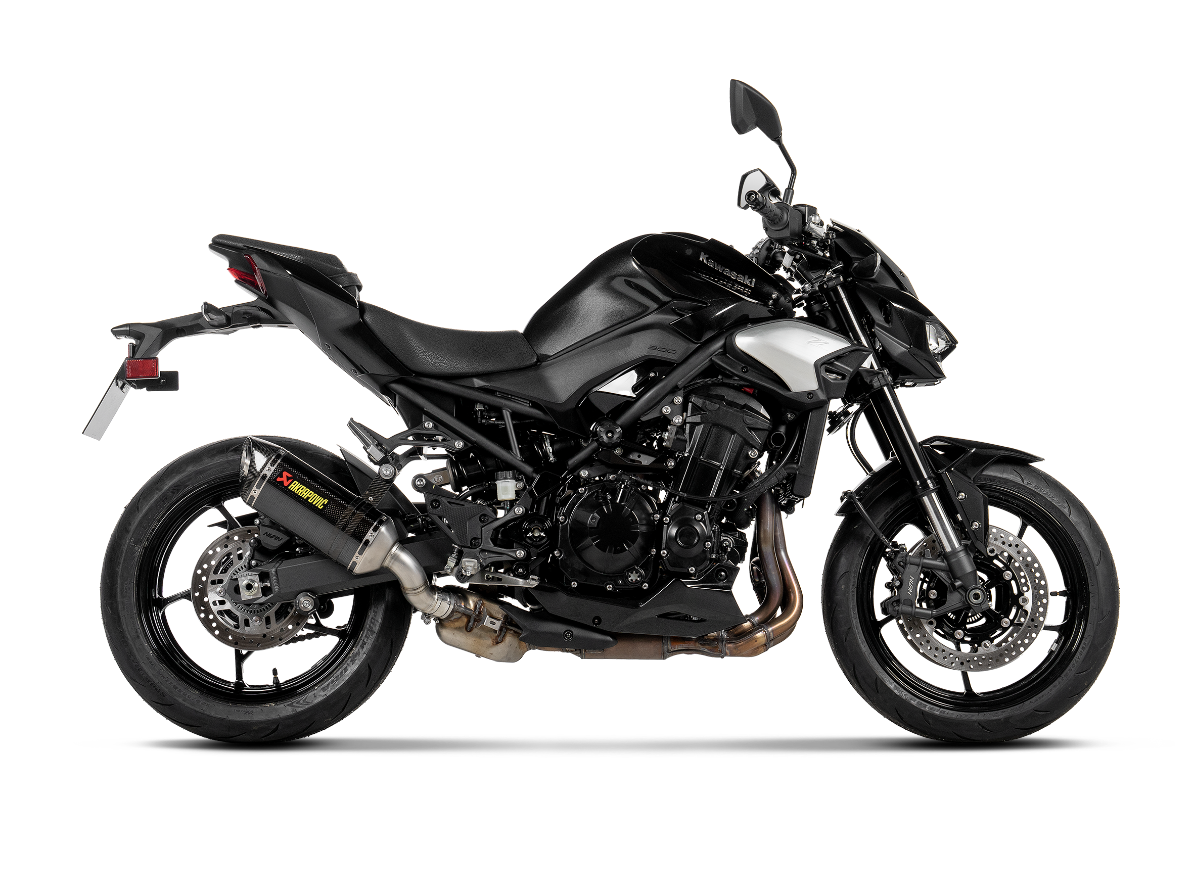 AKRAPOVIC Kawasaki Z900 (2025) Slip On (Carbon Fibre) (S-K9SO11-HZC)